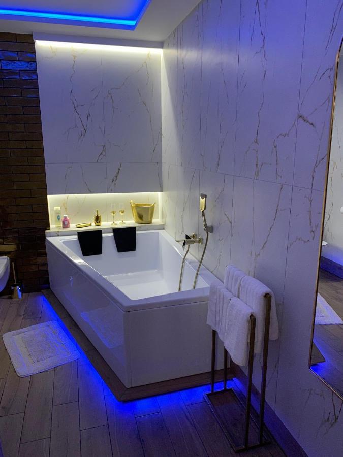 Apartament "Love" Centrum Z Duza Wanna Dla Dwojga Gniezno Kültér fotó