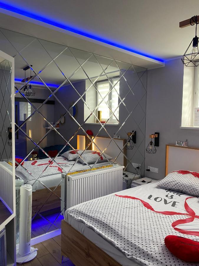 Apartament "Love" Centrum Z Duza Wanna Dla Dwojga Gniezno Kültér fotó